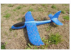 Máy bay phản lực bằng xốp