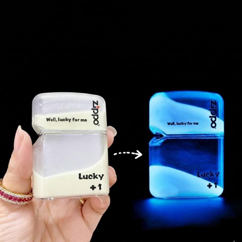 Bật lửa Zippo cát dạ quang xài xăng màu trắng
