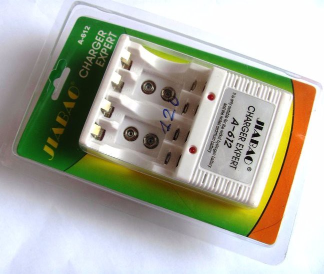 SẠC PIN ĐA NĂNG JIABAO A 612- SẠC ĐƯỢC PIN 2A,3A,PIN 9V